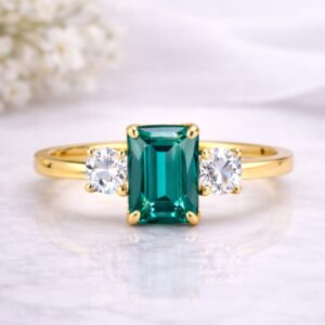 Verdeya-Emerald-Cut-Golden-Ring